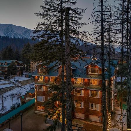 Hotel Pine Spring Gulmarg Exteriör bild