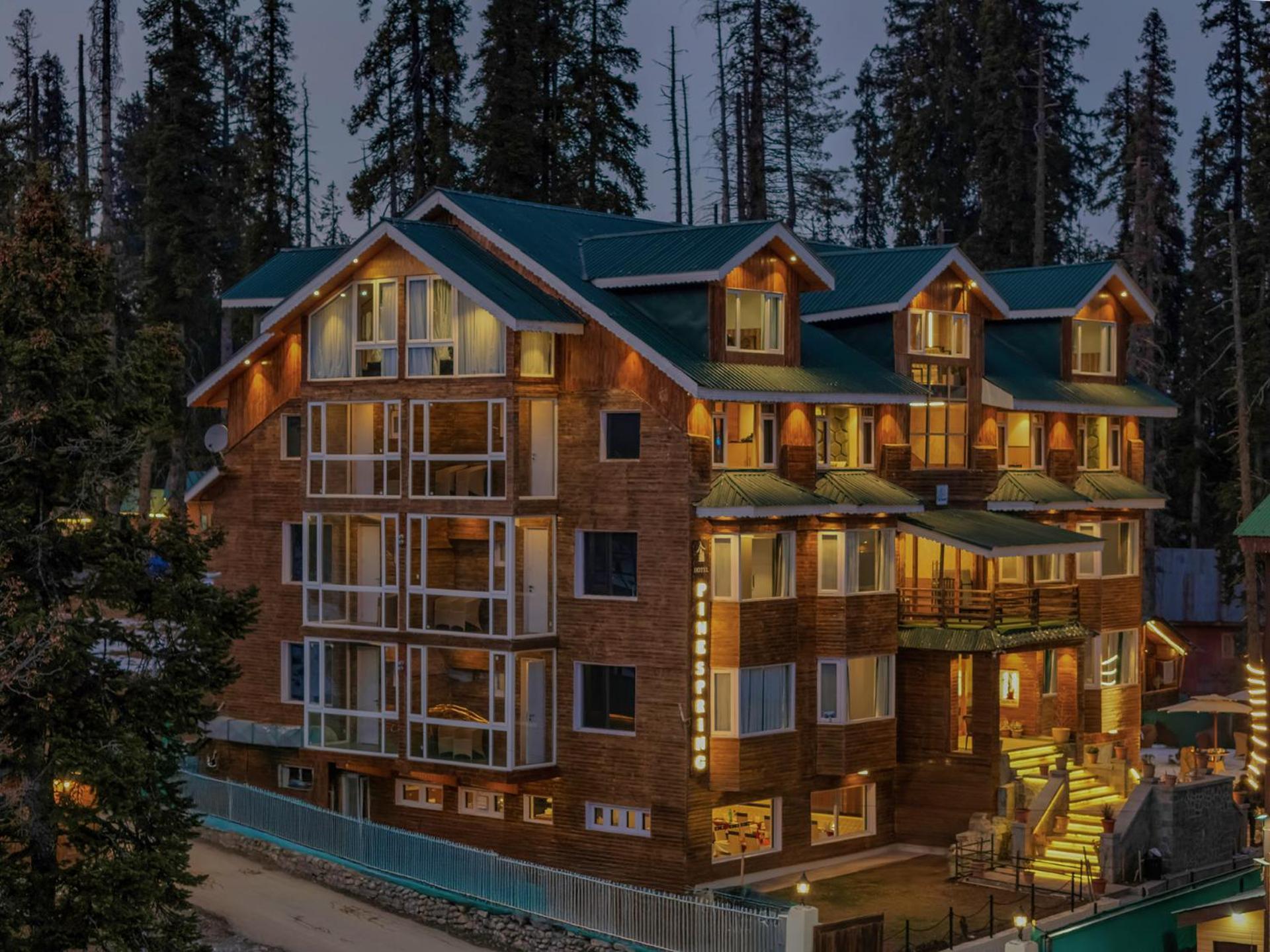 Hotel Pine Spring Gulmarg Exteriör bild