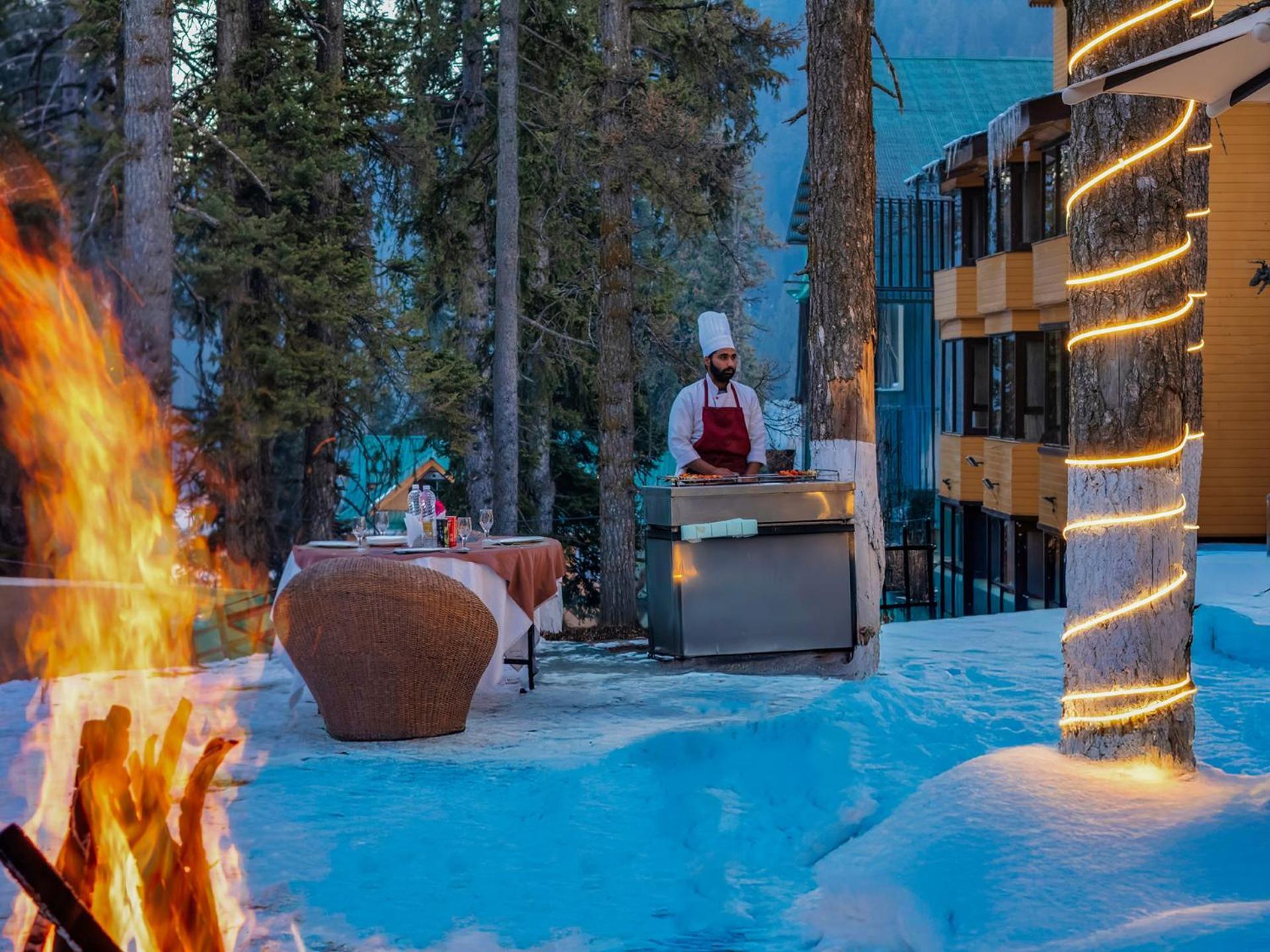 Hotel Pine Spring Gulmarg Exteriör bild