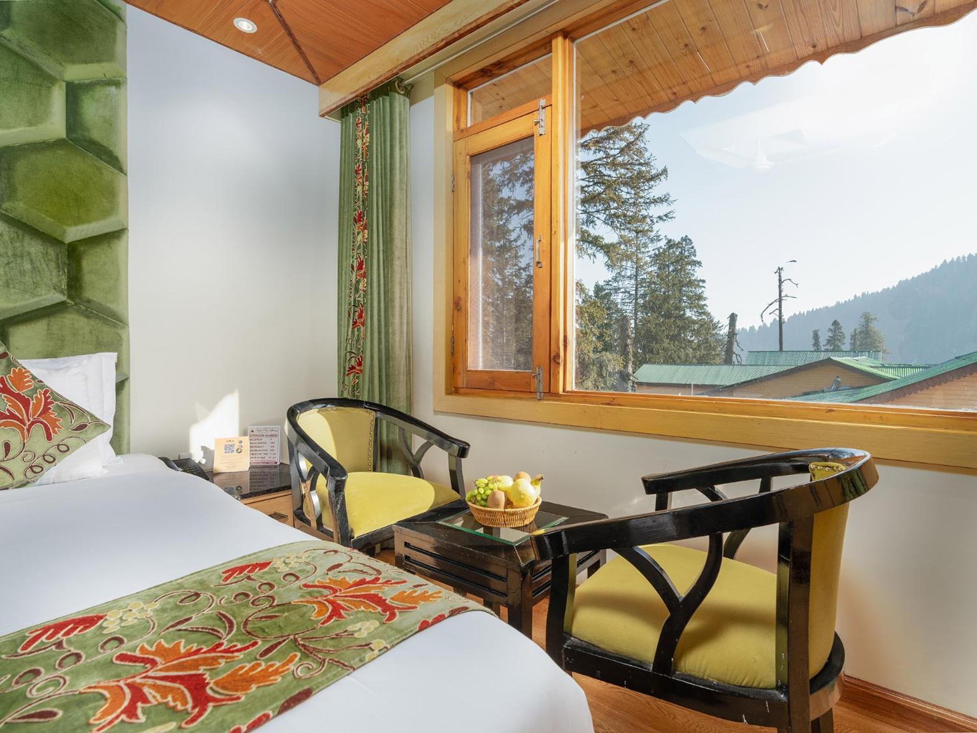 Hotel Pine Spring Gulmarg Exteriör bild