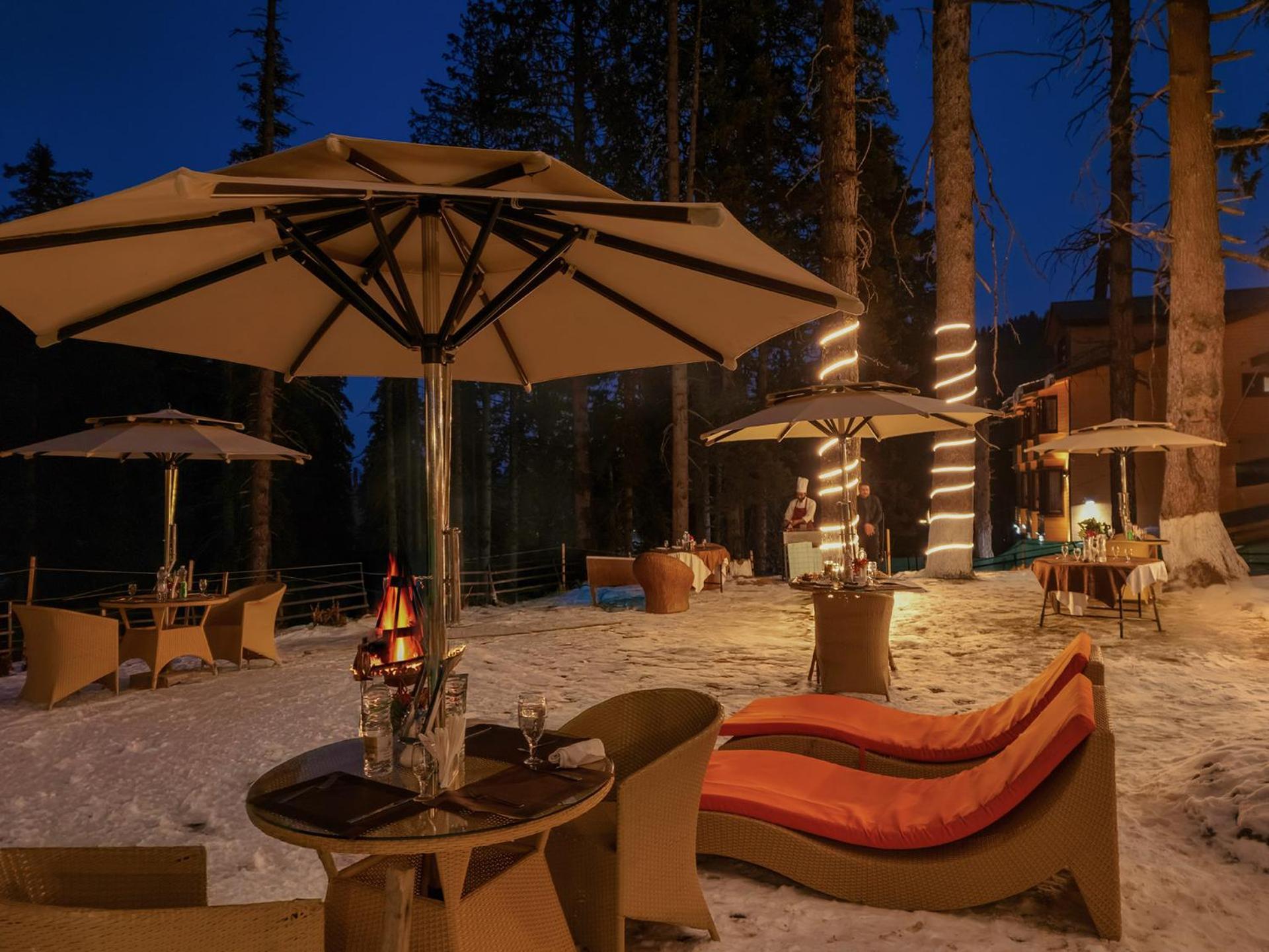 Hotel Pine Spring Gulmarg Exteriör bild