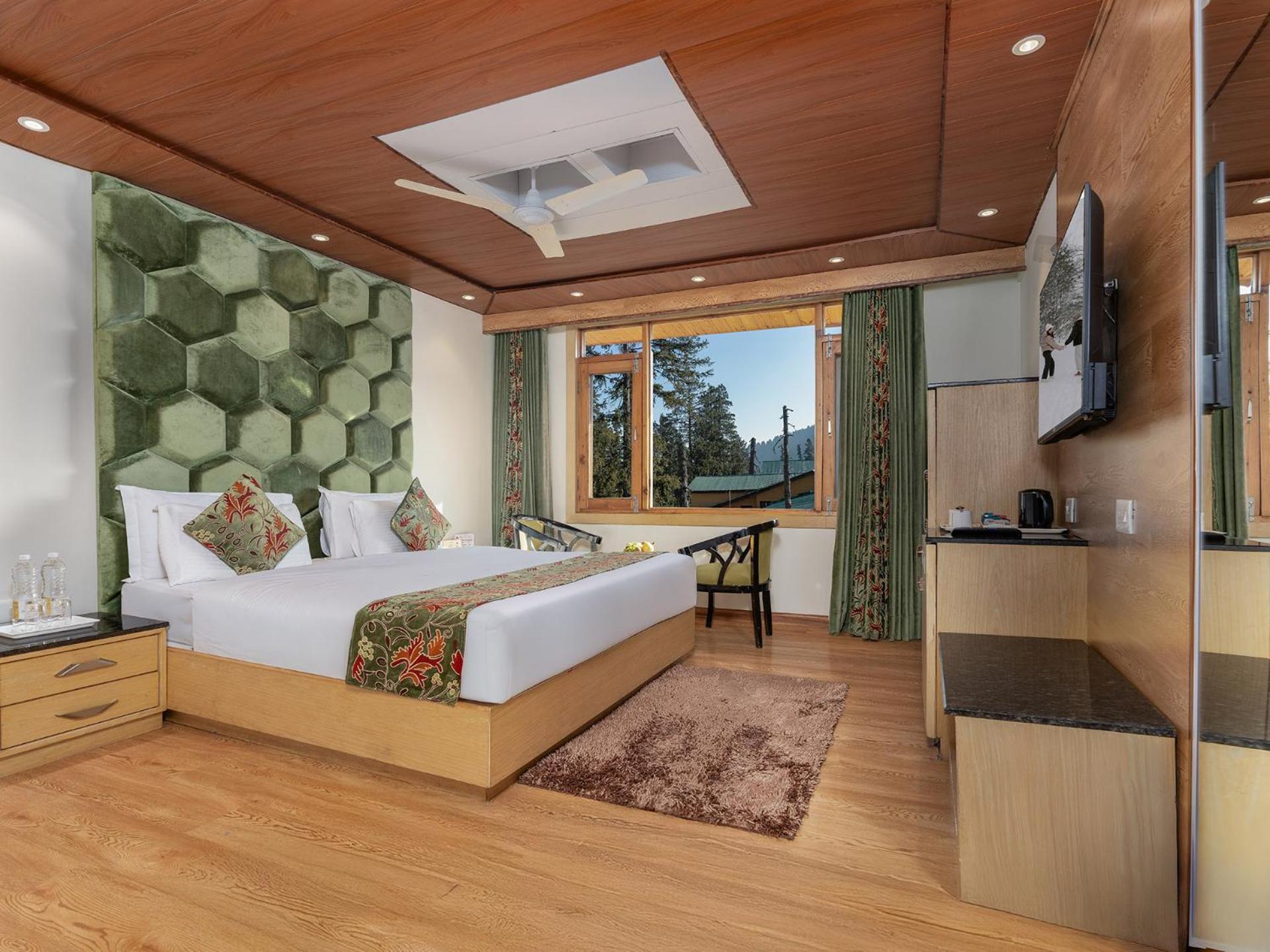Hotel Pine Spring Gulmarg Exteriör bild