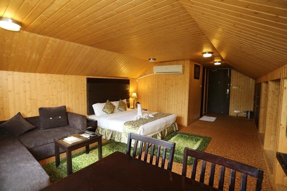 Hotel Pine Spring Gulmarg Exteriör bild