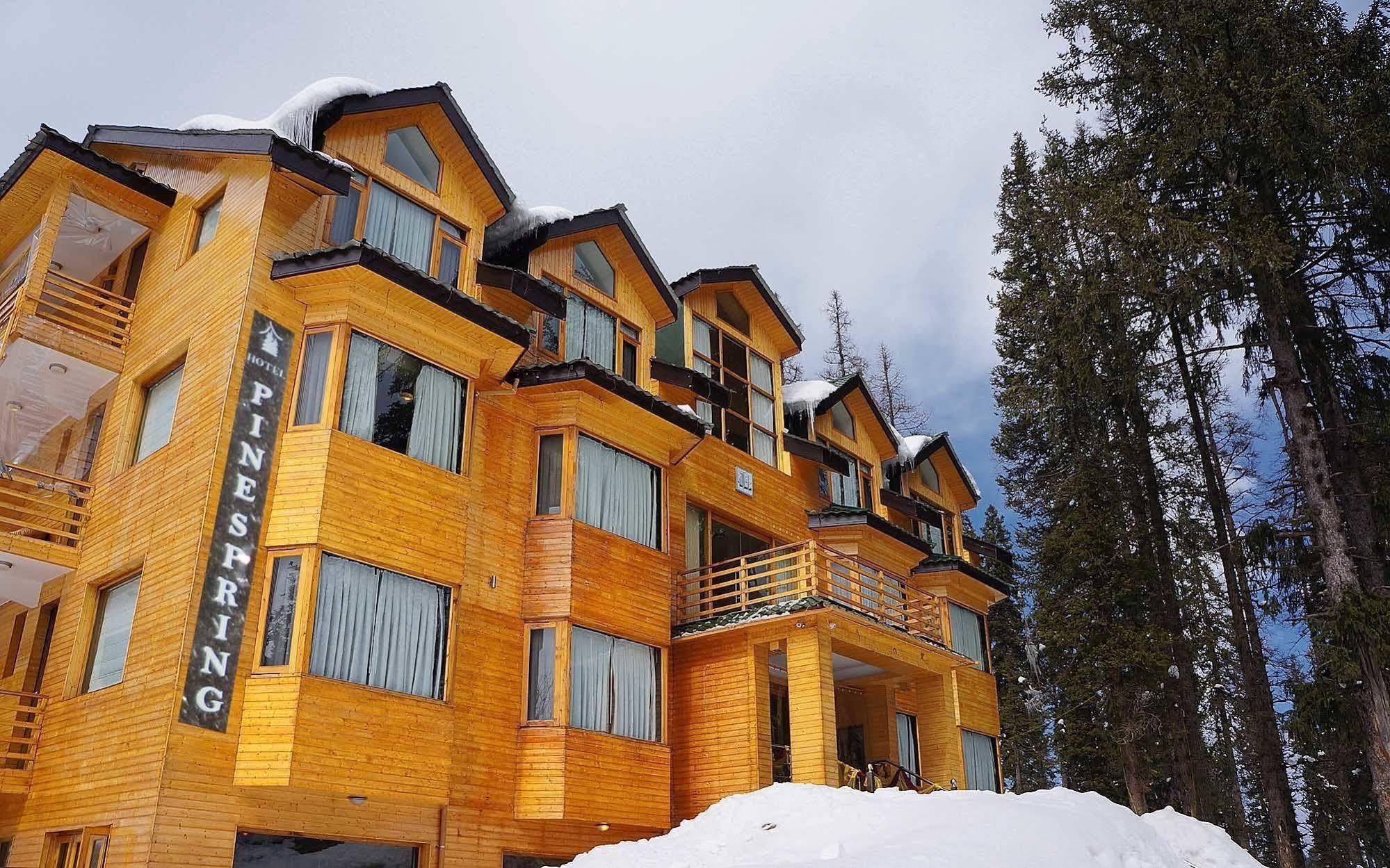 Hotel Pine Spring Gulmarg Exteriör bild