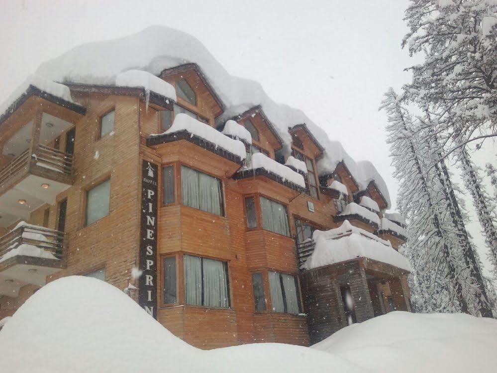 Hotel Pine Spring Gulmarg Exteriör bild
