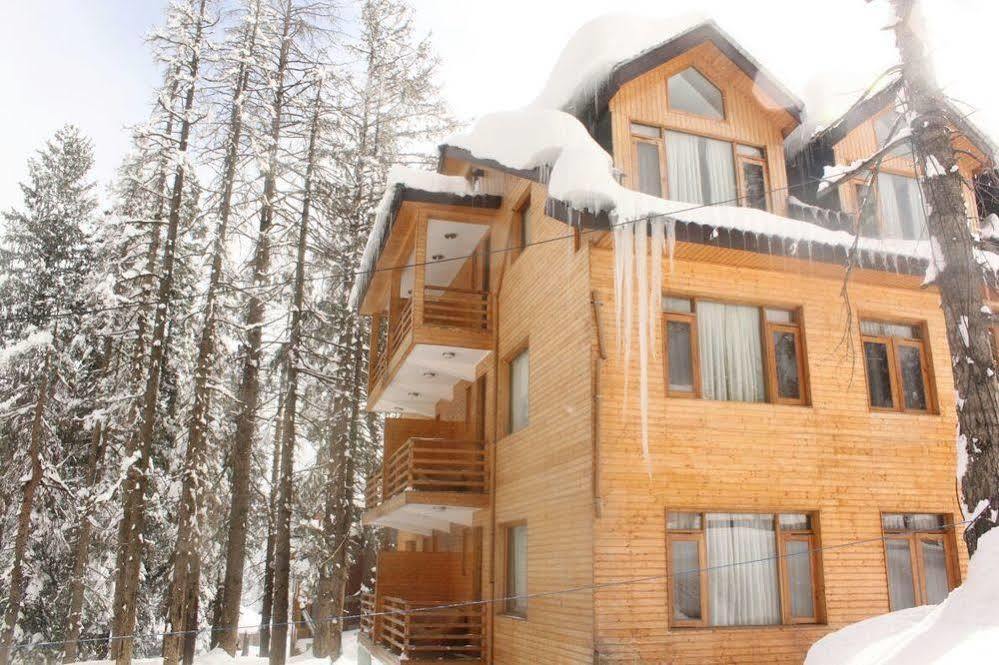 Hotel Pine Spring Gulmarg Exteriör bild