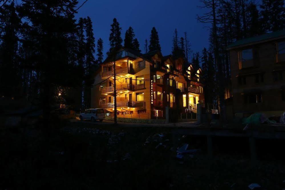 Hotel Pine Spring Gulmarg Exteriör bild