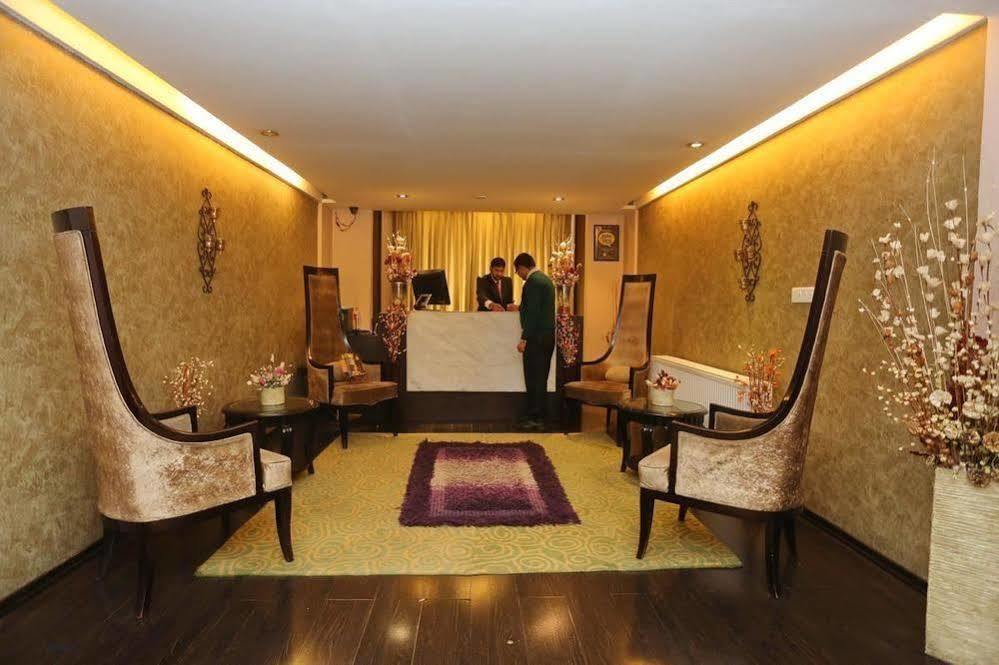 Hotel Pine Spring Gulmarg Exteriör bild