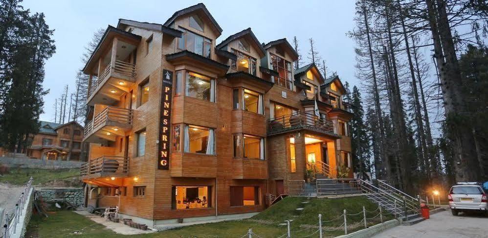 Hotel Pine Spring Gulmarg Exteriör bild